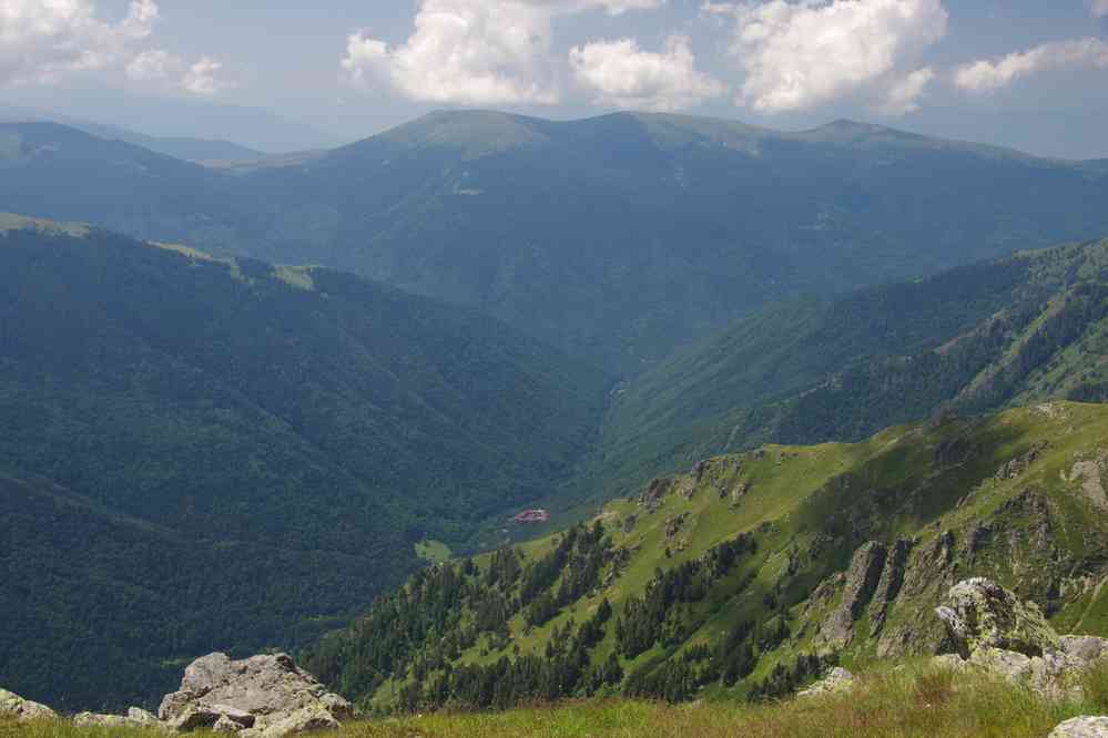 Le monastère de Rila (Рилски Манастир) vu de la crête du Maliovitza (Мальовица), le 21 juillet 2019