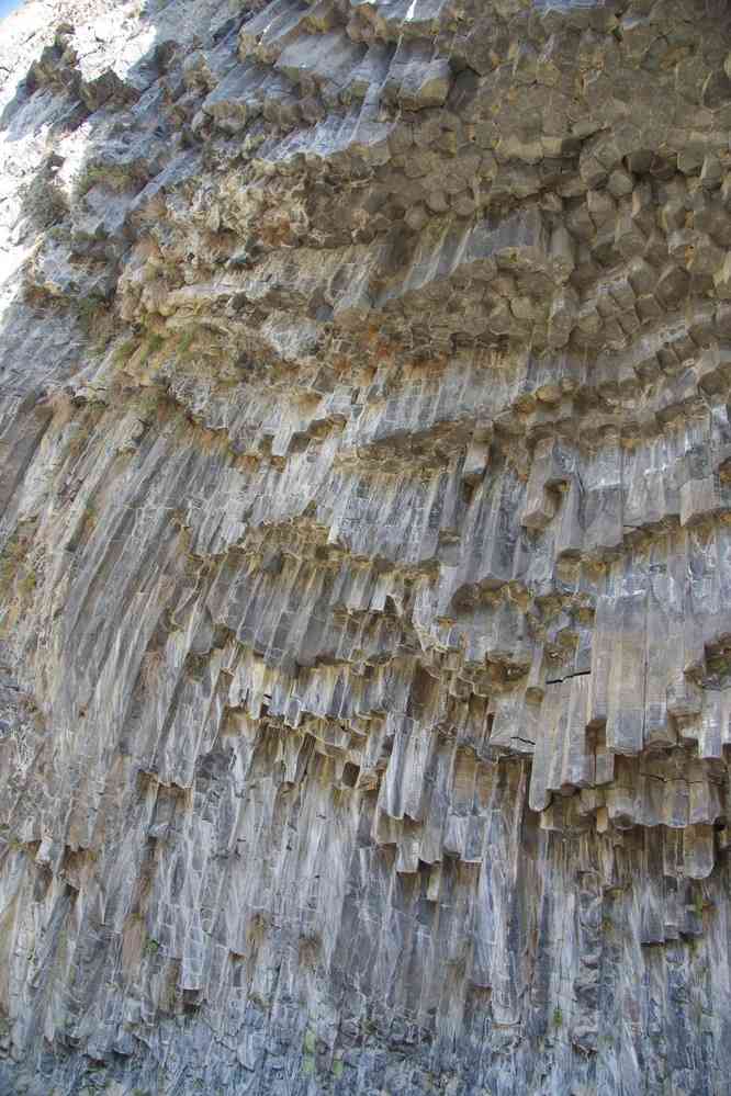 Orgues basaltiques dans la vallée de la rivière Azat (Ազատ), le 31 juillet 2017