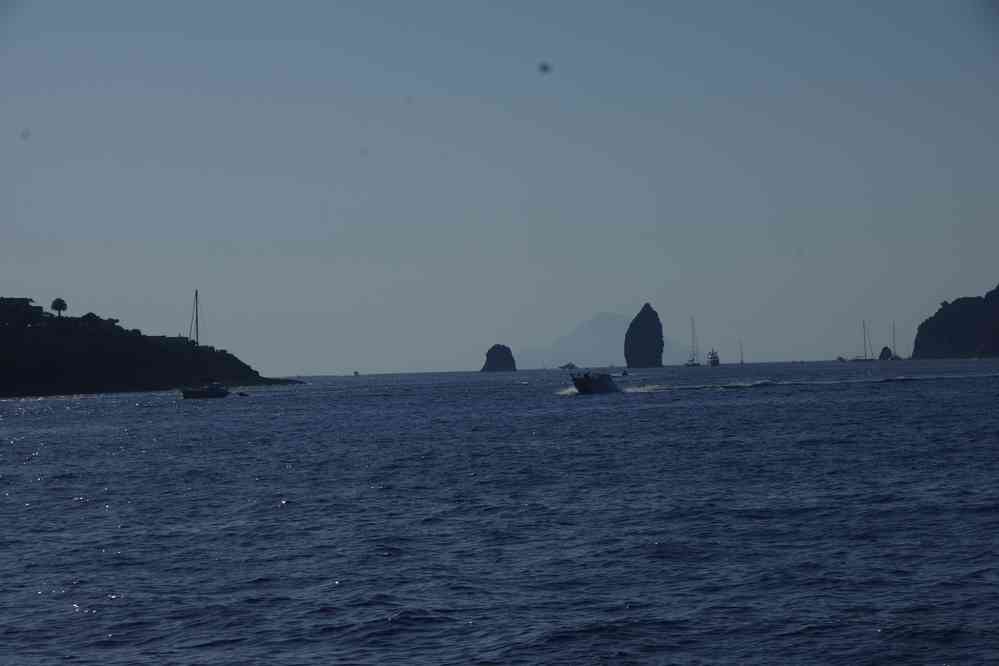 Traversée entre Vulcano et Lipari. Les rochers de Pietra Menalda et Pietralunga, le 2 août 2020