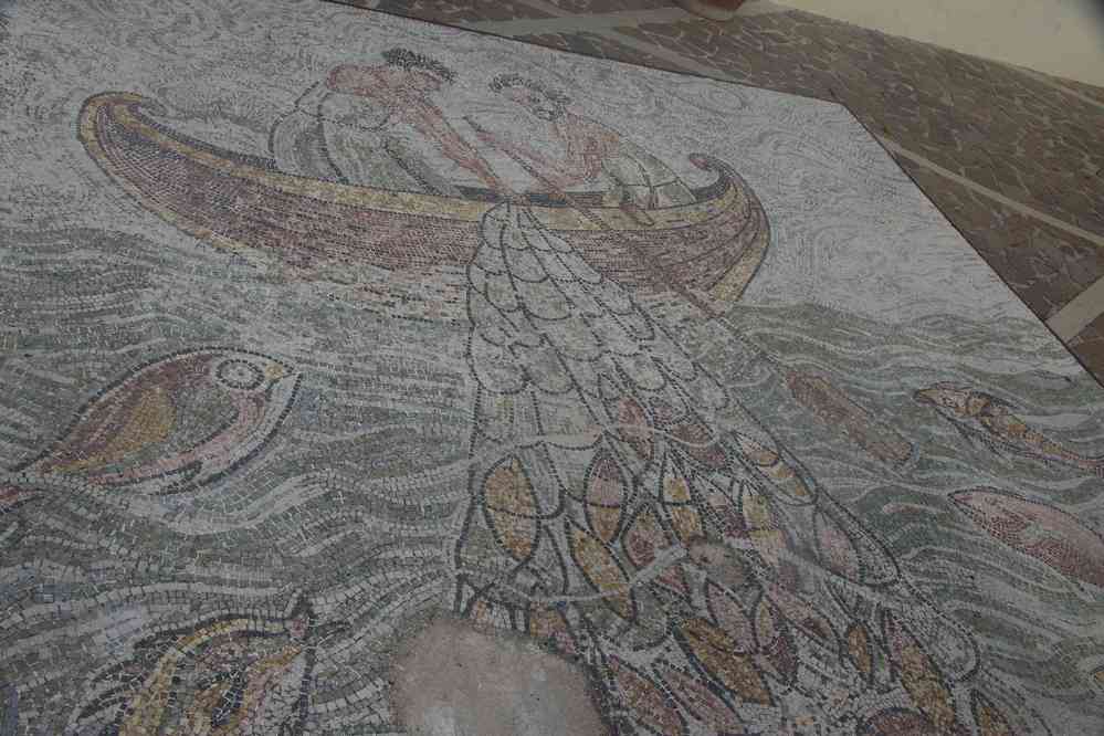 Panarea, le 5 août 2020. Mosaïque antique devant l’église San Pietro