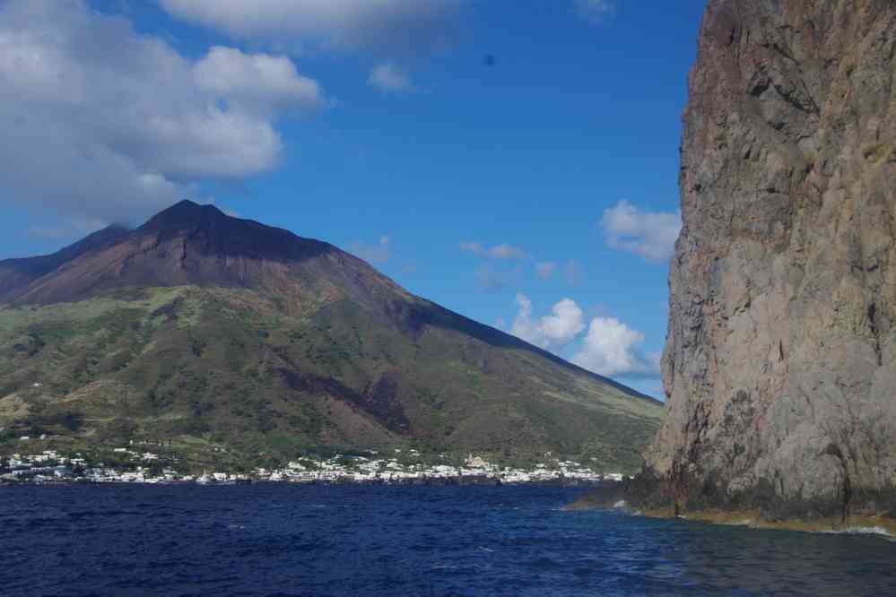 Stromboli, le volcan vu depuis Strombolicchio, le 6 août 2020