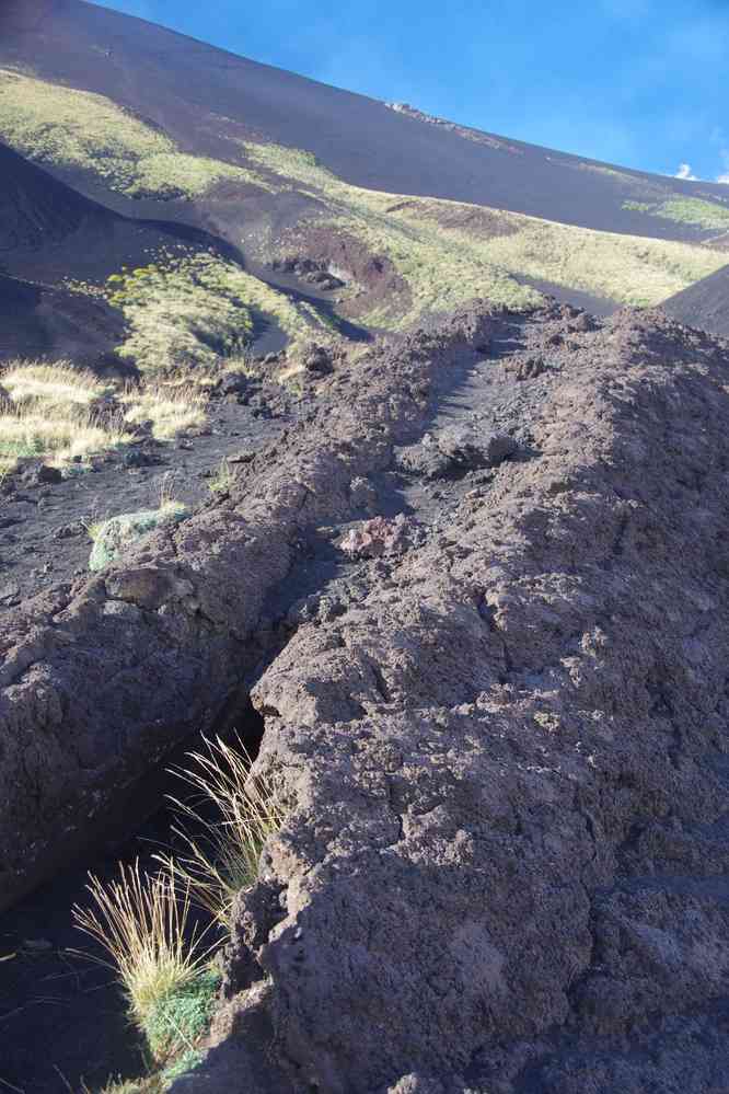 Etna : balade aux cratères Silvestri. Tunnel de lave, le 6 août 2020