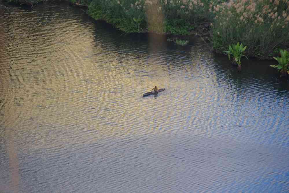 Pirogue sur le lac de Sariaka, le 22 juillet 2018