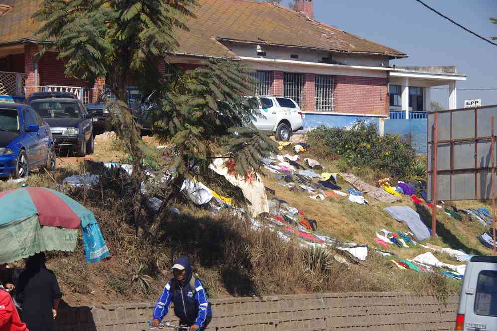 Randonnée urbaine à Tananarive. Séchage de linge, le 1ᵉʳ août 2018