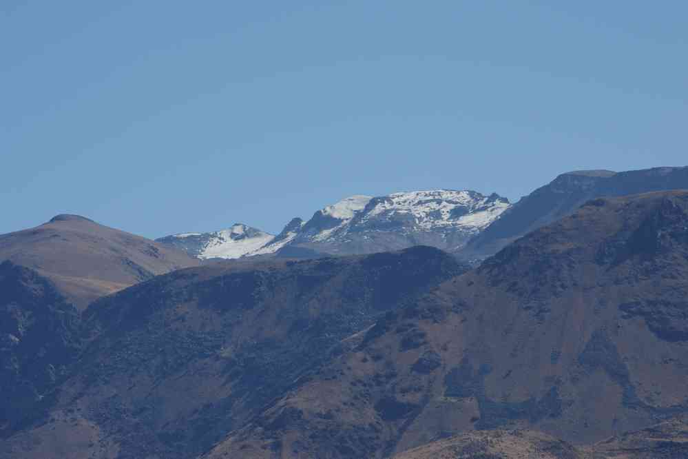 Cañon de Colca, vue depuis le mirador Wayracpunku. Au fond le nevado Hualca Hualca, le 6 août 2024