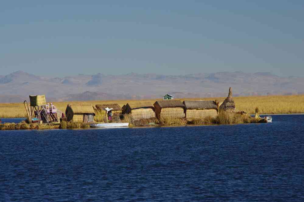 Lac Titicaca, arrivée sur une île flottante des Uros, le 7 août 2024