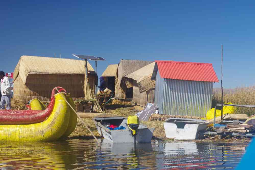 Lac Titicaca, sur une île flottante des Uros, le 7 août 2024. Navigation aux alentours de l’île