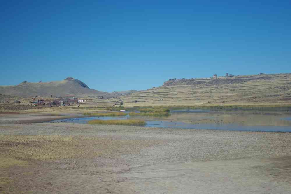 Arrivée à la nécropole de Sillustani. Civilisations tiwanaku et qolla, le 8 août 2024