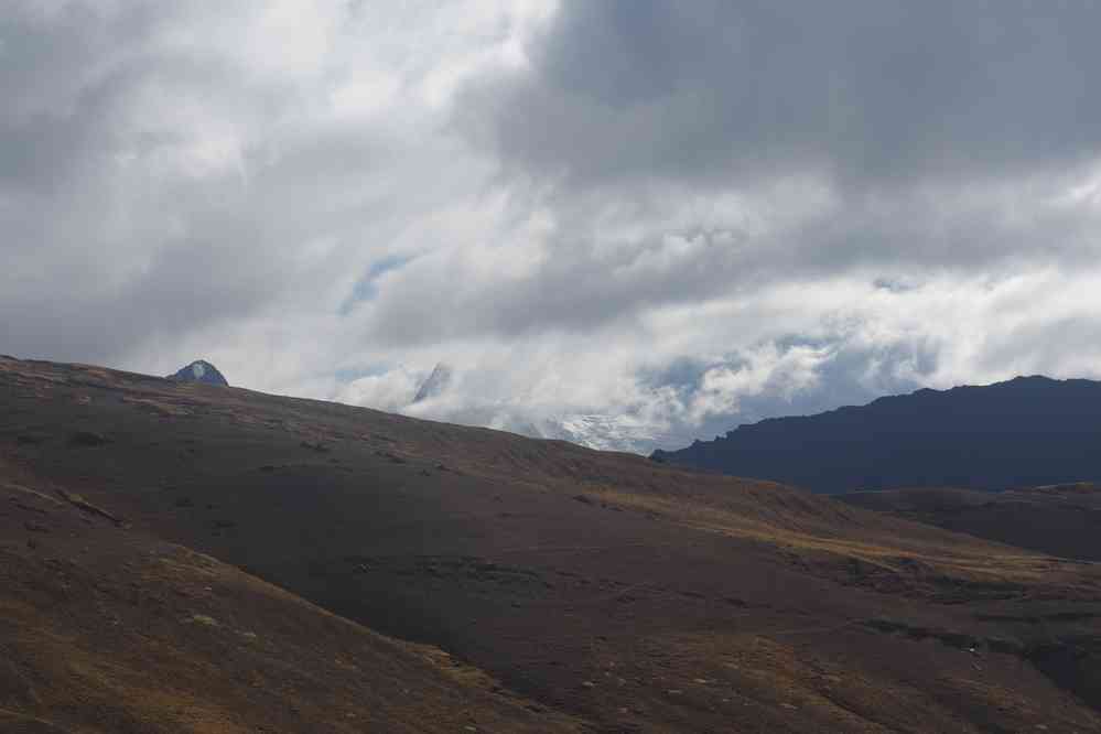Ascension du mont Vinikunka 5036 m. Vue sur le Nevado Ausangate 6384 m, le 9 août 2024