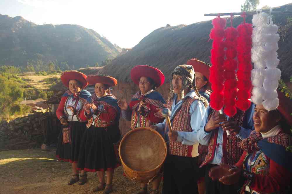 Nuit chez l’habitant à Tauca (au-dessus du lac de Piuray), le 10 août 2024. Accueil avec danses et musique
