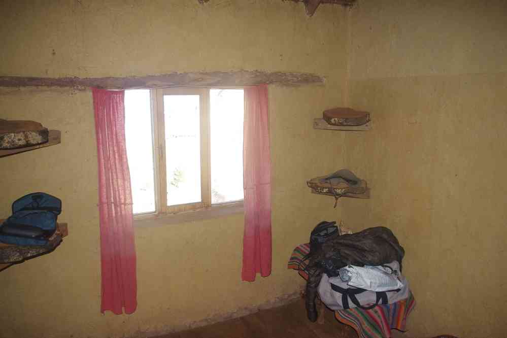 Notre gîte chez l’habitant près du site inca d’Huchuy Qosqo. La chambre en pisé dans laquelle j’ai dormi, le 11 août 2024