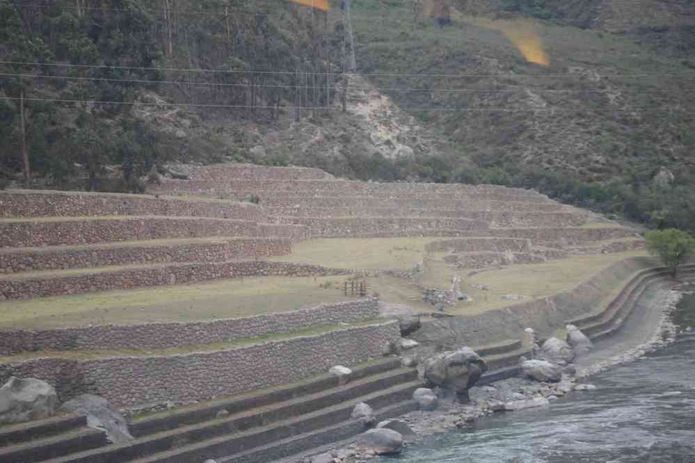 Depuis le train vers Aguas Calientes. Terrasses incas, le 13 août 2024
