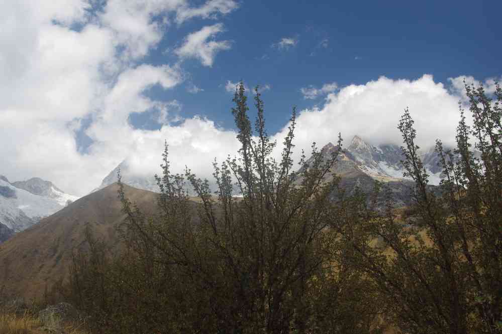Marche en direction du refuge du Pisco, le 19 août 2024