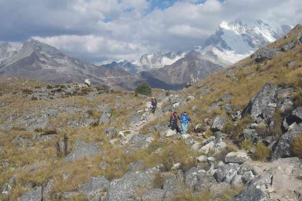 Arrivée au refuge du Pisco. Vue (dans les nuages) sur le Chopicalqui (6354 m), le 19 août 2024