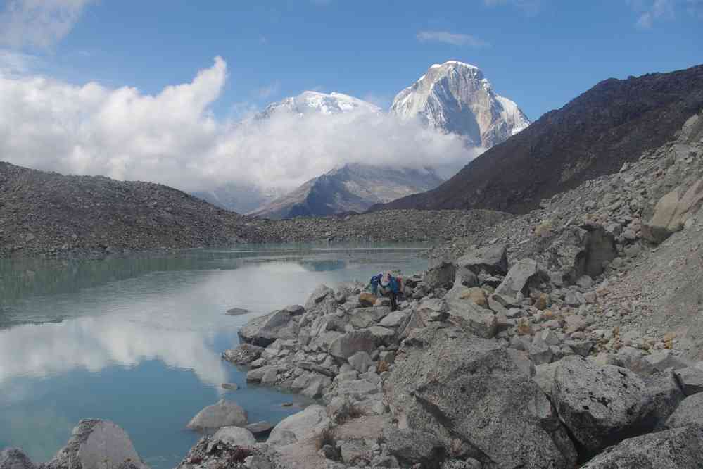 Traversée entre le refuge du Pisco et la laguna 69, le 20 août 2024. Vue sur les sommets sud et nord du Huascarán