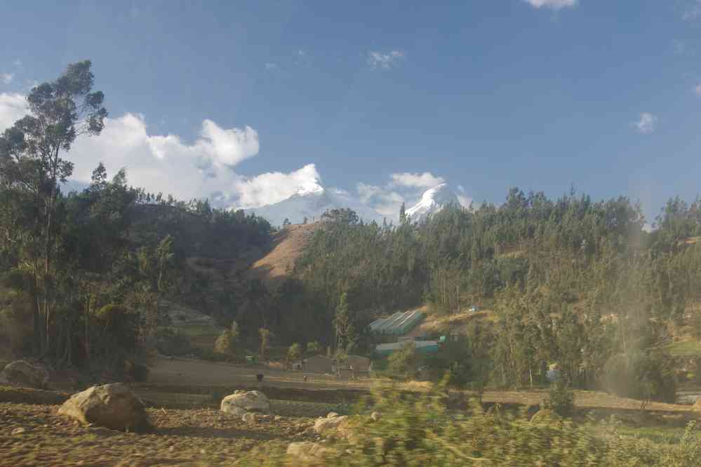 Retour à Huaraz en véhicule (3h de route…). Au fond le Huandoy 6395 m, le 20 août 2024