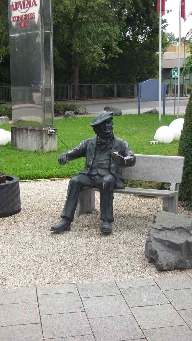 Bayreuth, figurine représentant Wagner, située devant l’hôtel. 16 août 2019