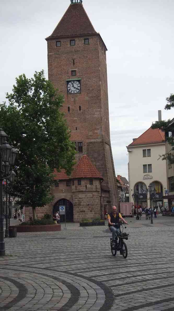 Nuremberg, tour Blanche (abritant les locaux du Deutscher Alpenverein). 17 août 2019