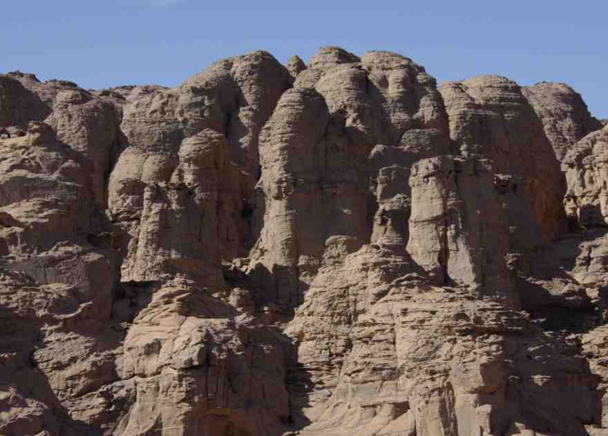 Formations de grès, en approchant du camp de l’oued Hartes