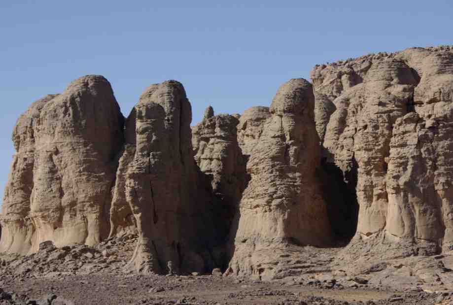 Formations de grès, en approchant du camp de l’oued Hartes