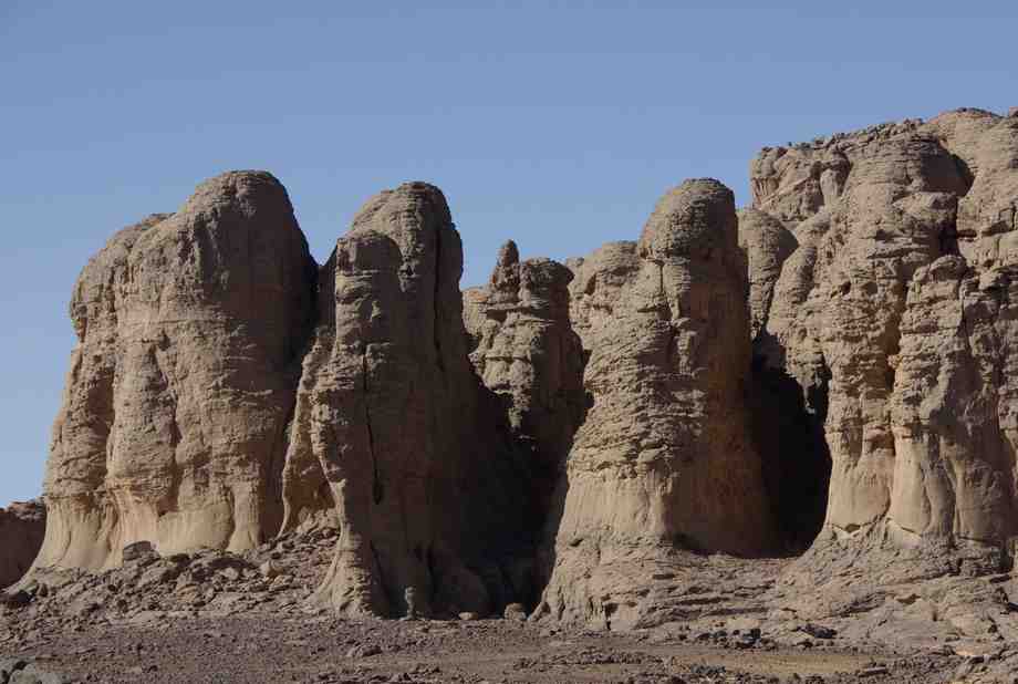 Formations de grès, en approchant du camp de l’oued Hartes
