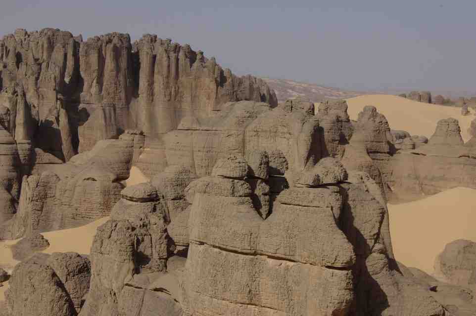 Formations du second « château » de Tin Akacheker (photo en relief)