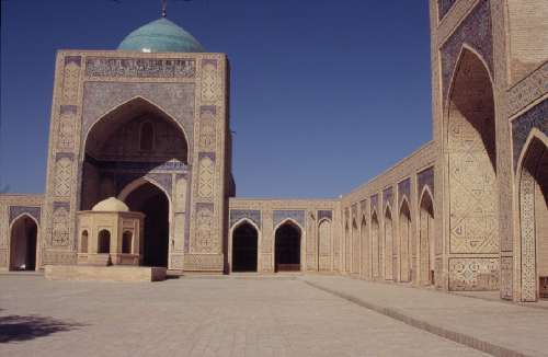 La cour de la mosquée Kalian, le 24 août 2004