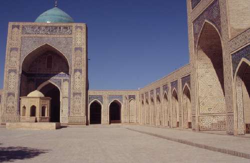 La cour de la mosquée Kalian, le 24 août 2004