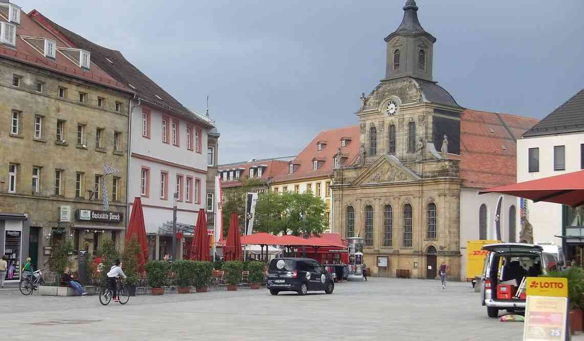 Bayreuth, Spitalkirche sur la Maximilianstraße. 15 août 2019