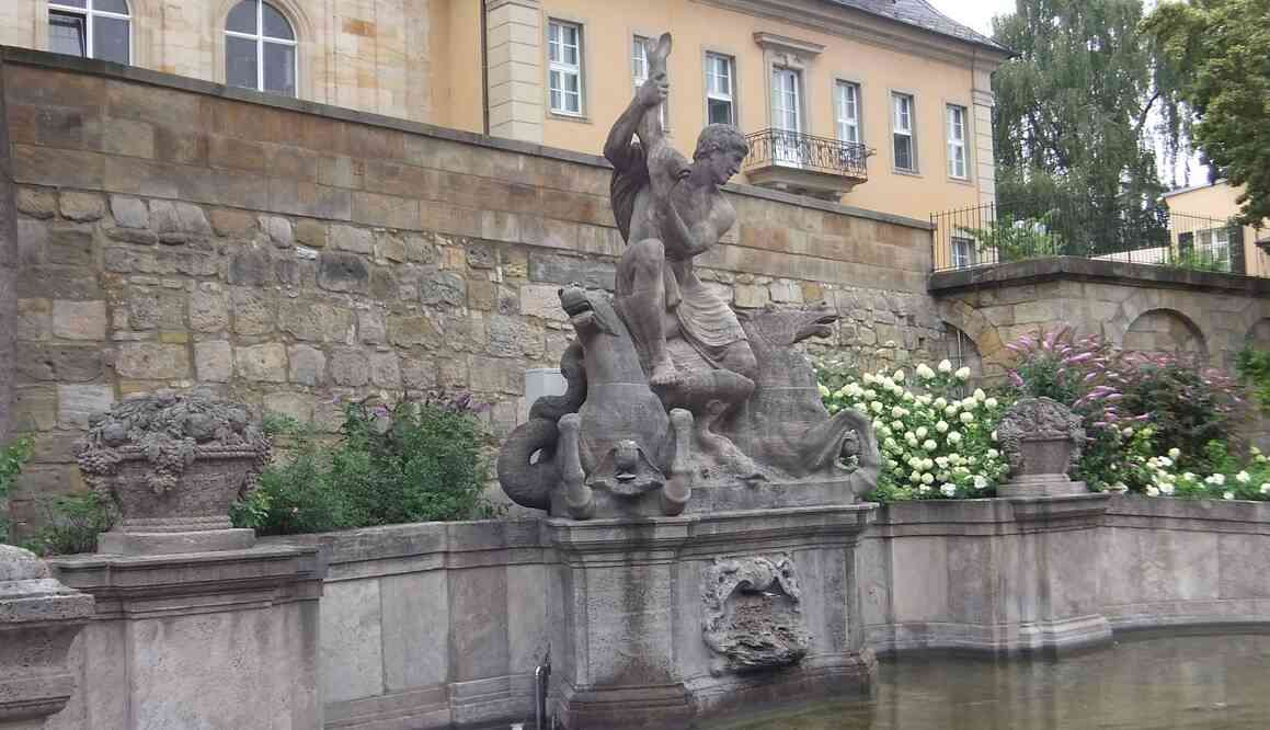Bayreuth, fontaine faisant face à l’opéra des Margraves. 15 août 2019