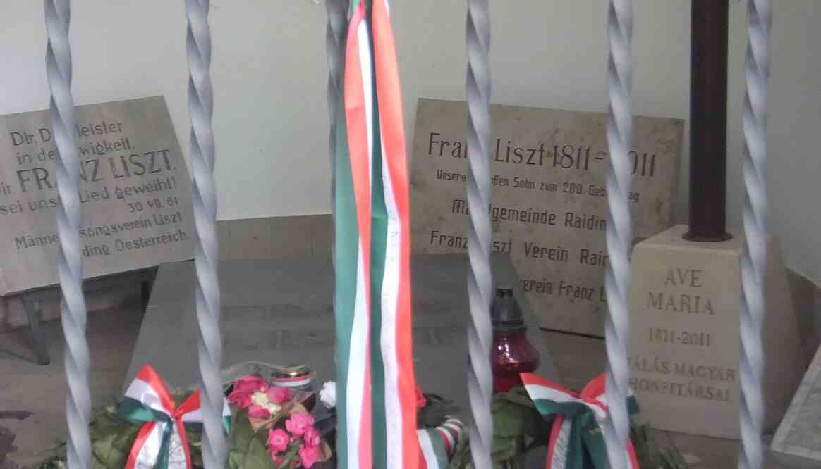 Monument funéraire de Franz Liszt, cimetière de Bayreuth (NB : il a été bombardé). 16 août 2019