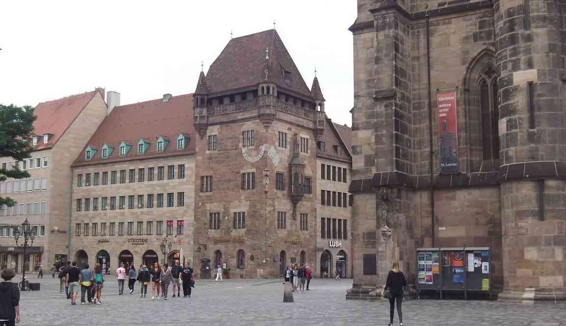 Nuremberg, l’église Saint-Laurent (à droite). 17 août 2019
