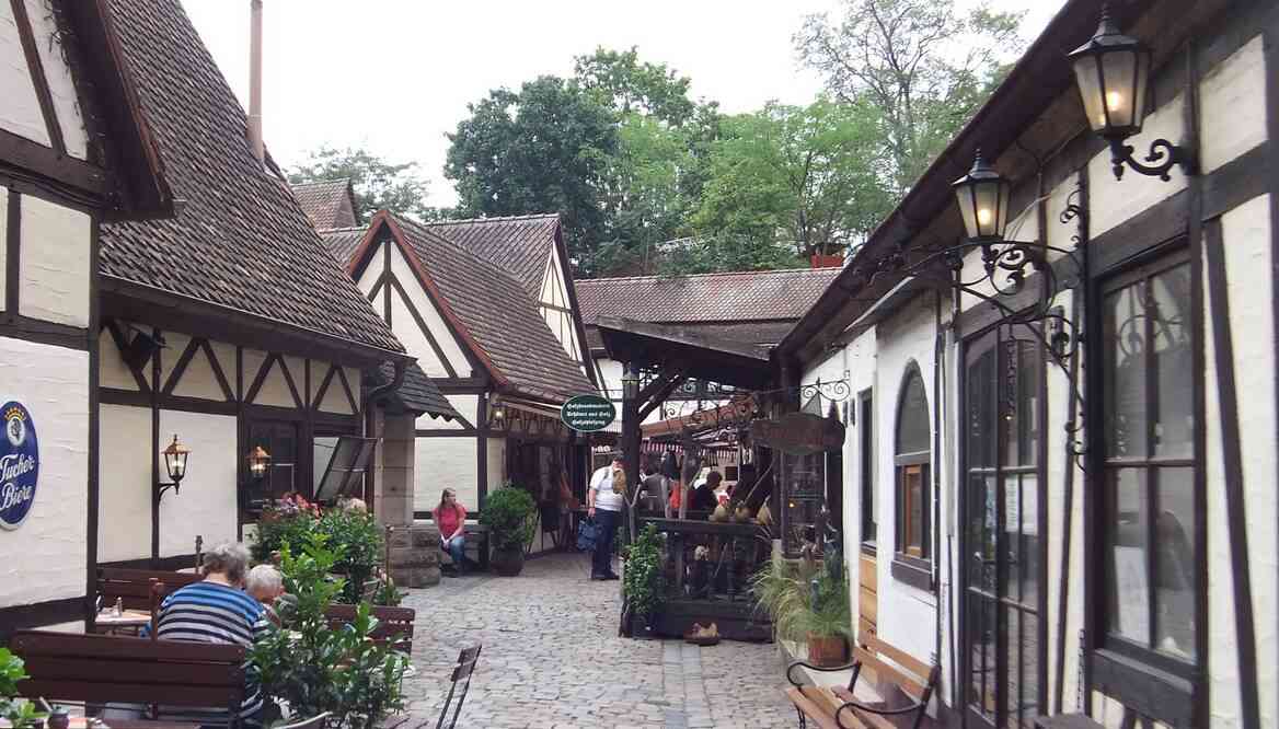 Nuremberg, microquartier touristique du Handwerkerhof Nürnberg. 17 août 2019