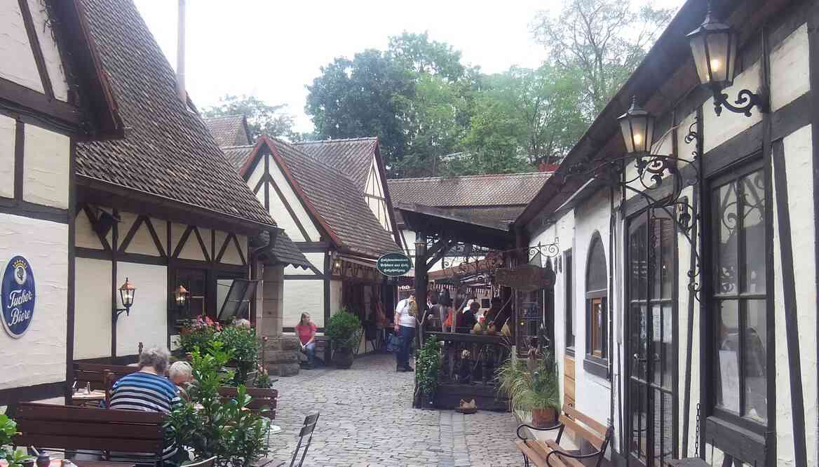 Nuremberg, microquartier touristique du Handwerkerhof Nürnberg. 17 août 2019