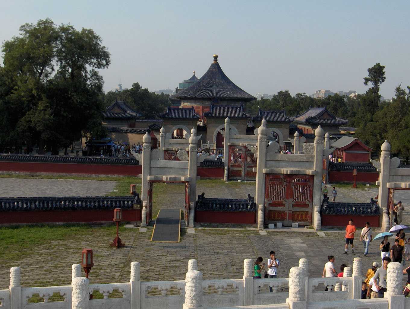 Une vue du site du temple du Ciel (Pékin), le 21 août 2005