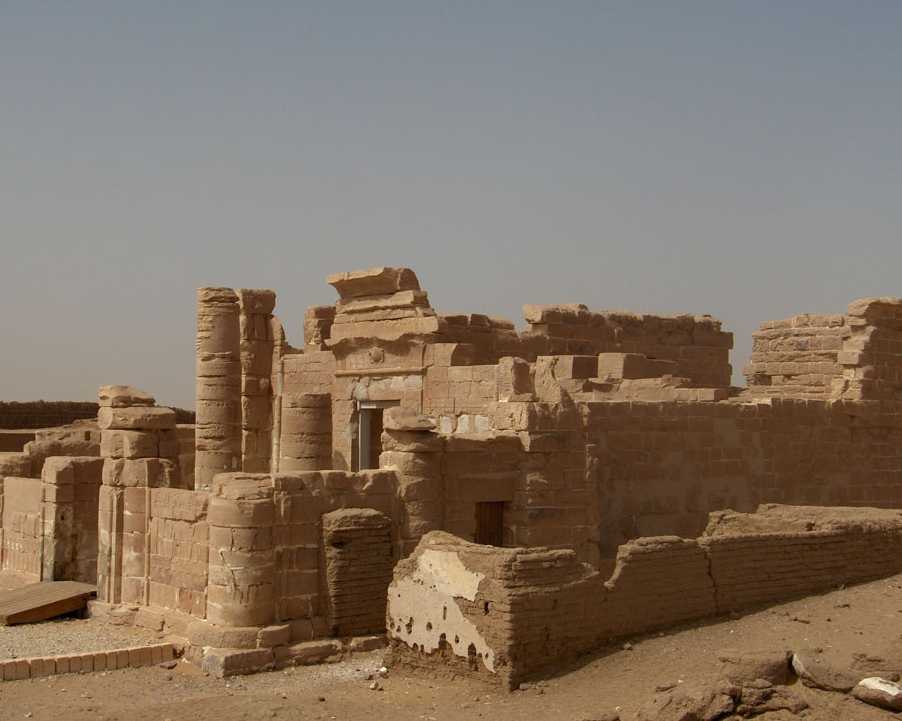 Le temple de Deir-el-Haggar, le 20 avril 2005