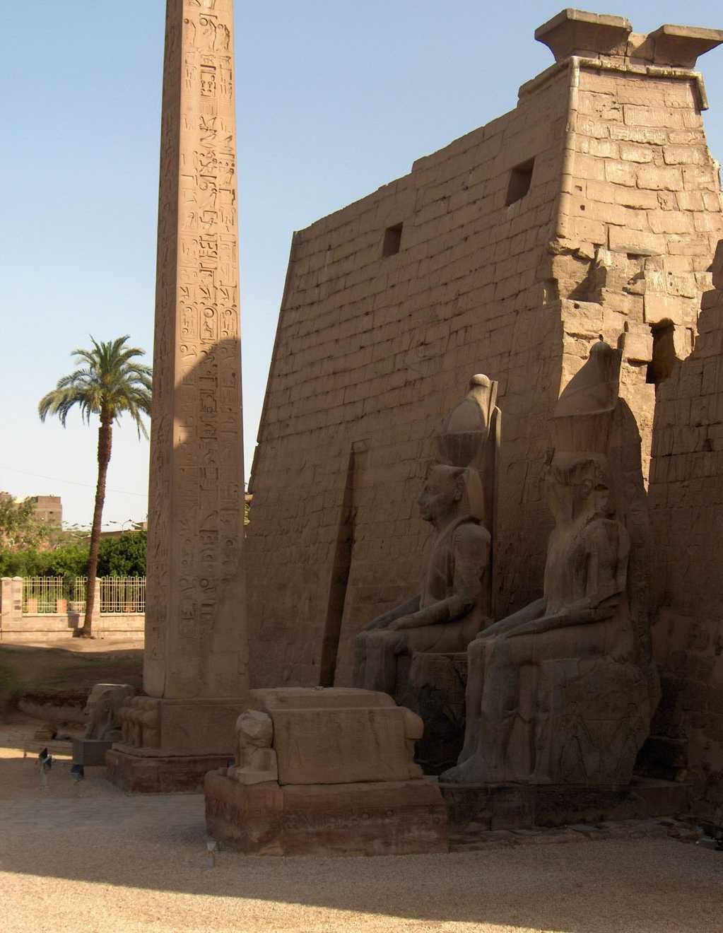 L’entrée du temple de Louxor, le 23 avril 2005