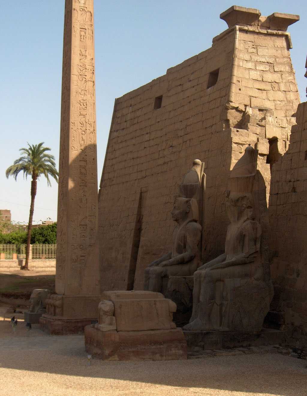 L’entrée du temple de Louxor, le 23 avril 2005