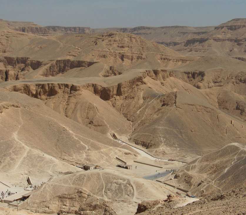 Au-dessus de la vallée des Rois, le 22 avril 2005