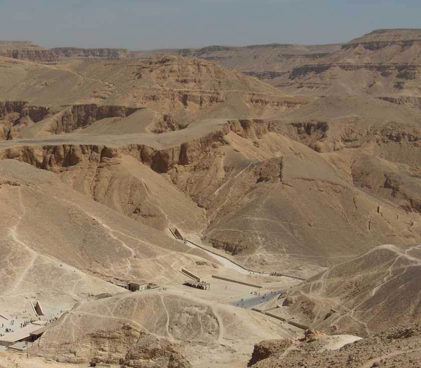 Au-dessus de la vallée des Rois, le 22 avril 2005