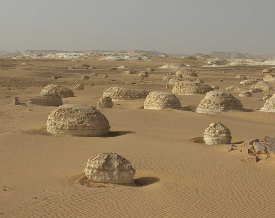 Petits monticules de calcaire, dans l’après-midi du 17 avril 2005