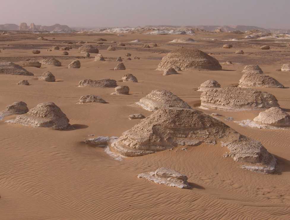 Petits monticules de calcaire, dans l’après-midi du 17 avril 2005