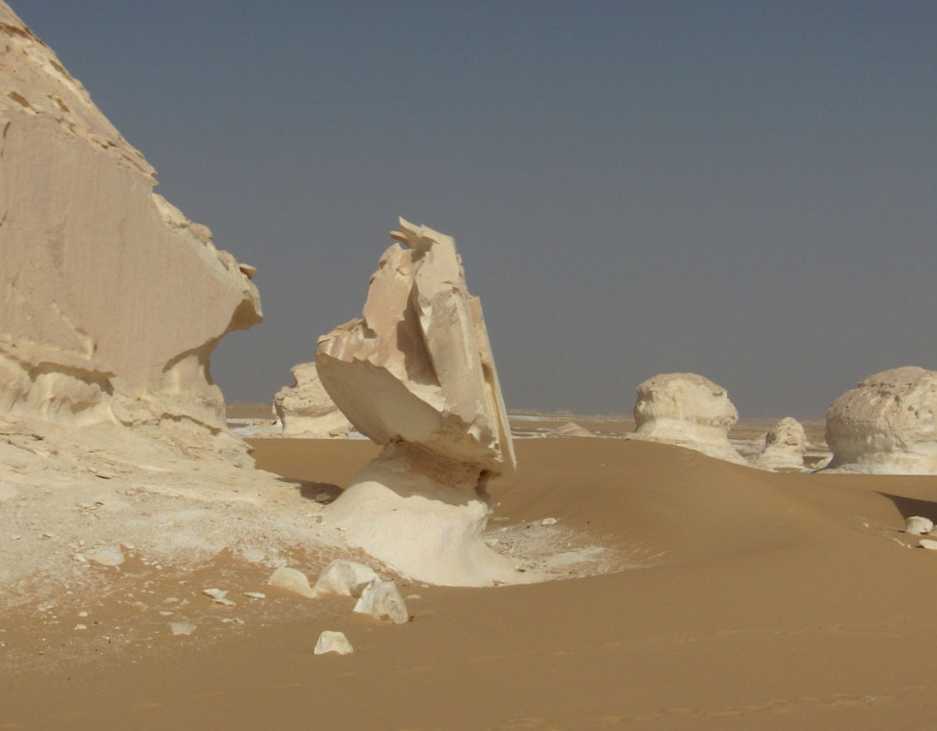 Paysage tassilien dans la matinée du 17 avril 2005