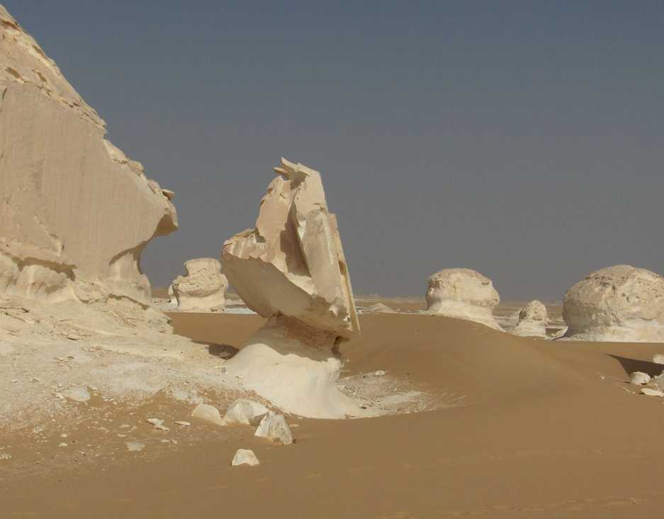 Paysage tassilien dans la matinée du 17 avril 2005