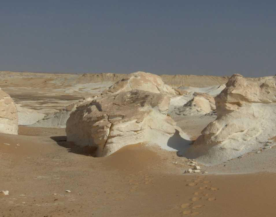 Parcours dans la zone tassilienne entre les deux déserts Blancs, le 16 avril 2005