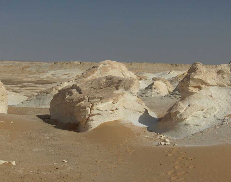 Parcours dans la zone tassilienne entre les deux déserts Blancs, le 16 avril 2005