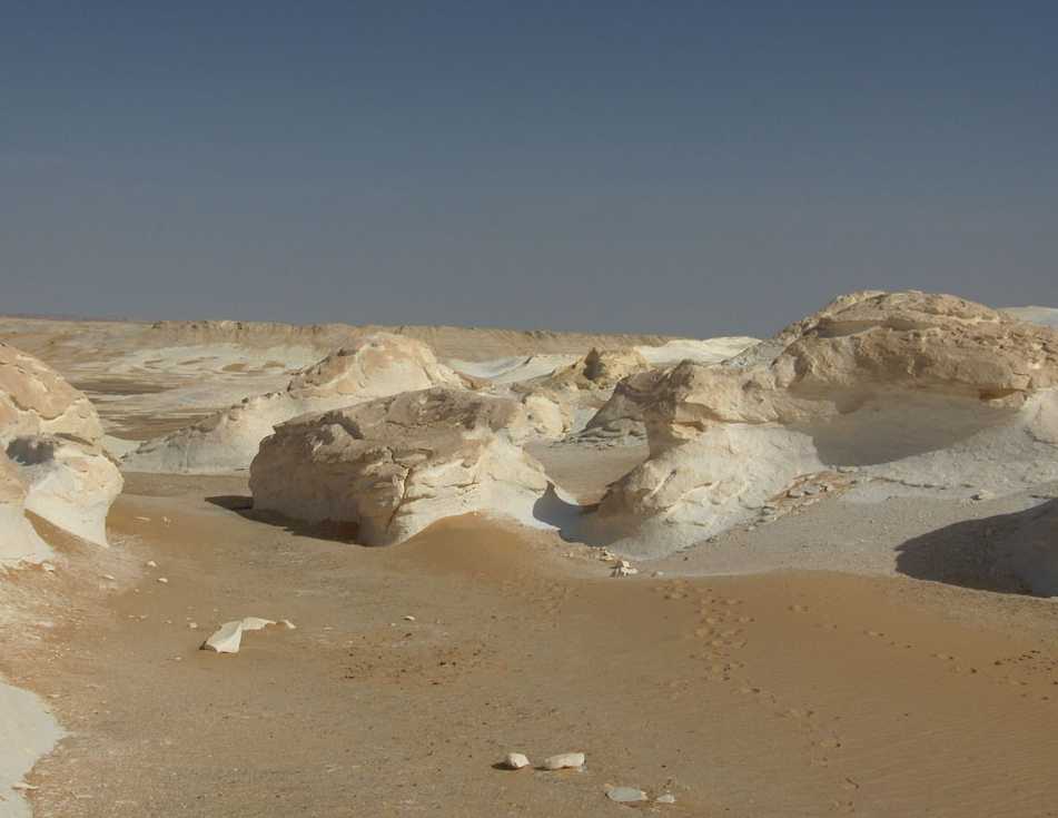 Parcours dans la zone tassilienne entre les deux déserts Blancs, le 16 avril 2005