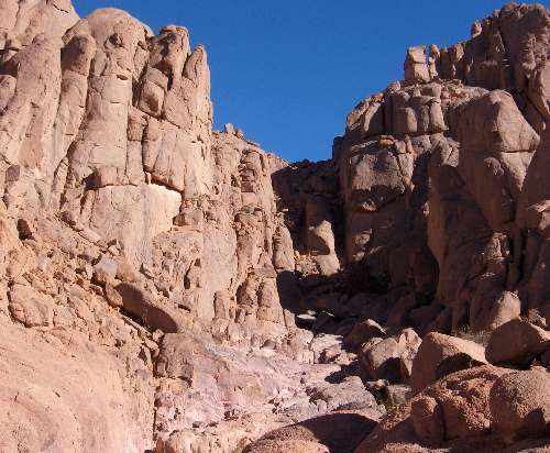Cañon dans le massif granitique de la Taessa, le 30 décembre 2004