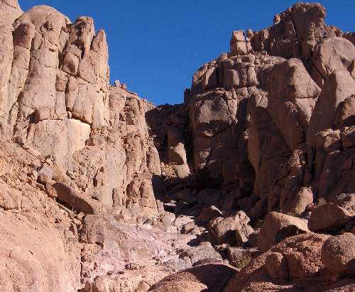 Cañon dans le massif granitique de la Taessa, le 30 décembre 2004