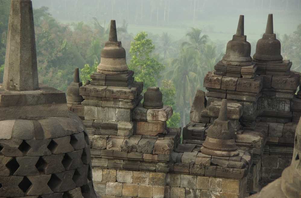 En haut de Borobudur, le 23 juillet 2007